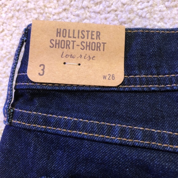 Hollister NWT Low Rise Denim Short 3" Size 3 - Picture 3 of 4